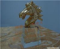 廣州夢煥工藝美術(shù)品 定制水晶獎杯，點亮榮譽時刻